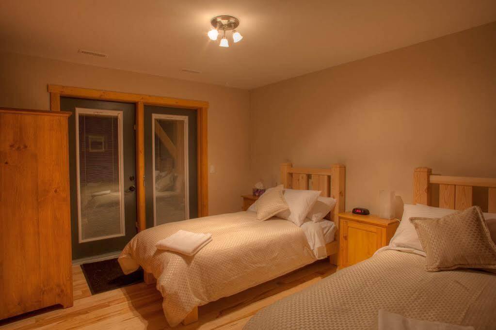 Mount 7 Lodges Голдън Екстериор снимка