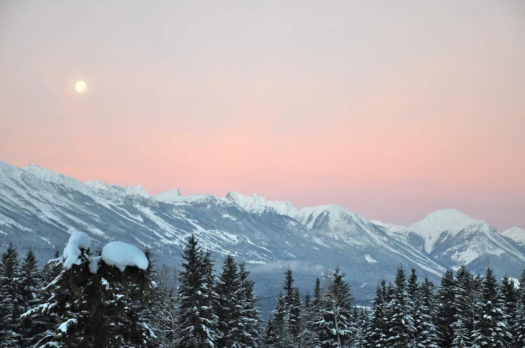 Mount 7 Lodges Голдън Екстериор снимка